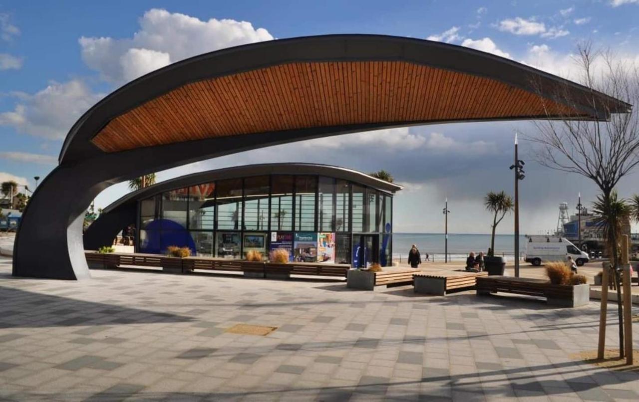 Flat-B, 4 Adults, 20 Mins To Beach, Netflix, Wifi, Sleeps 4 Adults Bournemouth Exterior photo